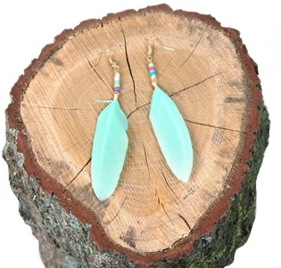 Pendientes con pluma verde menta (1 ud)