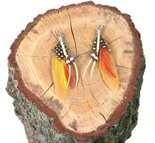 Pendientes pluma marr&oacute;n (1 ud.)