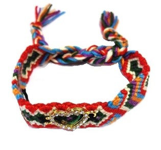 PULSERA TRENZADA ESTILO IBIZA MULTICOLOR CON CORAZ&Oacute;N DE STRASS (1 ud.)